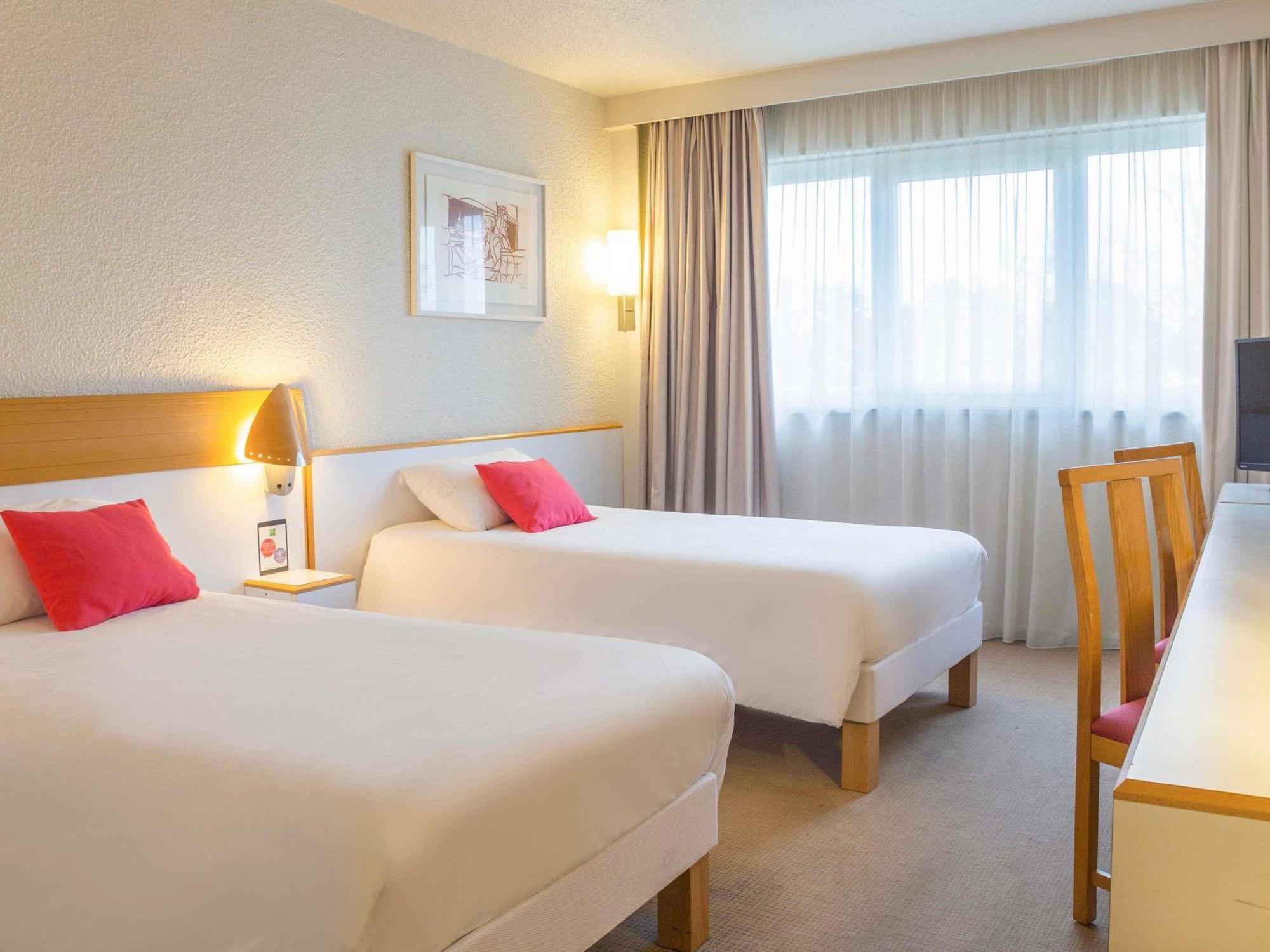Отель Ibis Styles Tours Sud Шабре-ле-Тур Экстерьер фото